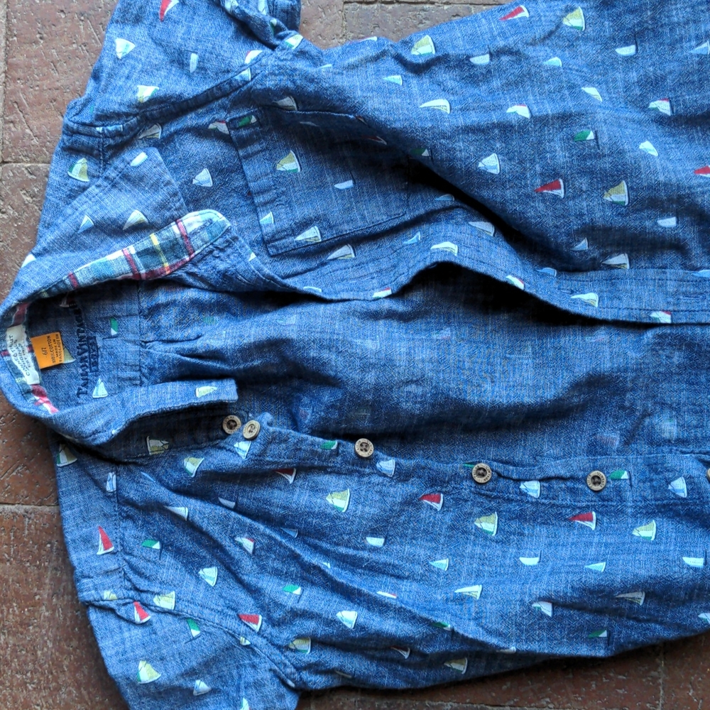 Connecticut Originals short sleeve button down shirt with sailboat pattern